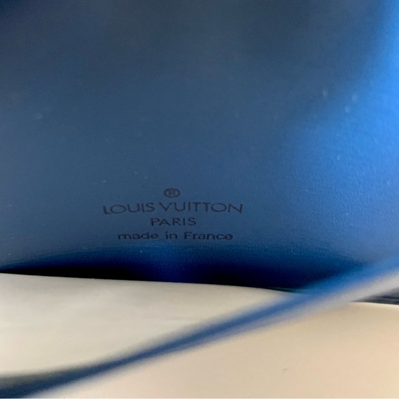 S⭕️LD. Louis Vuitton Blue Epi Card/ID holder (I G: reLuxedCA) - Picture 4 of 8